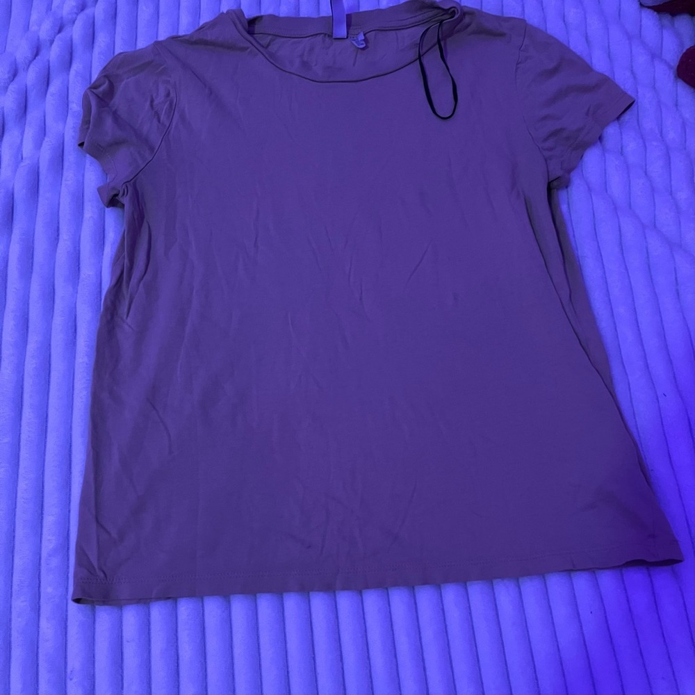 tan short sleeve shirt